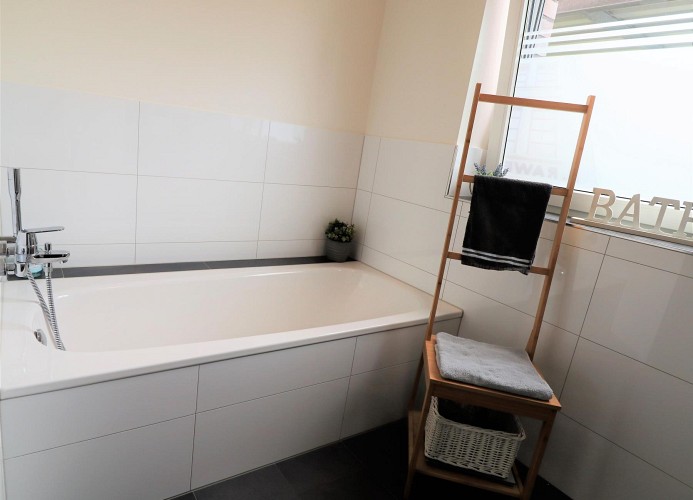 Ferienwohnung RAWE-West - Deine Ferien - Badewanne