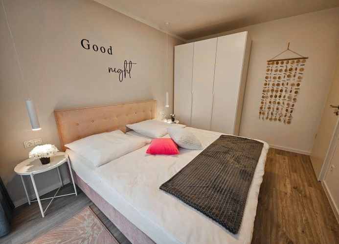 BeltBlick 27 - Deine Ferien - Boxspringbett - Schlafzimmer
