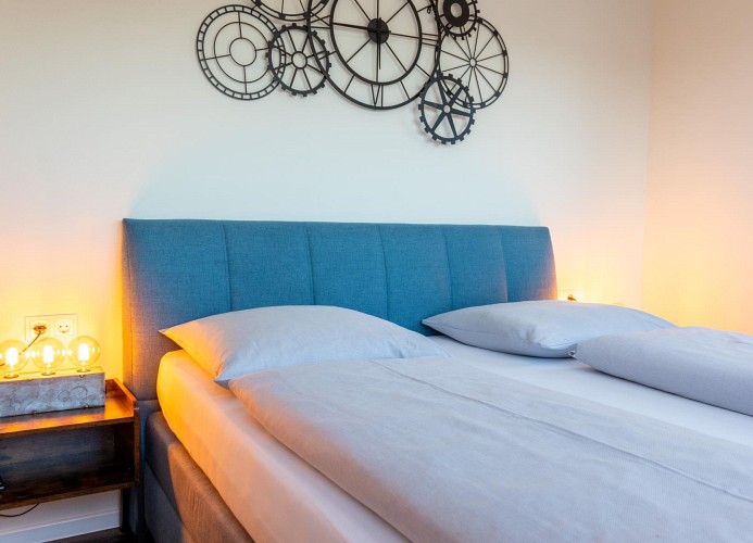 Diemelblick 17 - Deine Ferien - Boxspringbett - Schlafzimmer 2