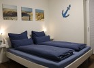 Ankerplatz Sielhuus - Deine Ferien - Schlafzimmer 1 mit großem Fernseher und Doppelbett