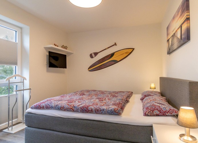 Neue Liebe Haffkrug 4 - Deine Ferien - Boxspringbett - Schlafzimmer 2