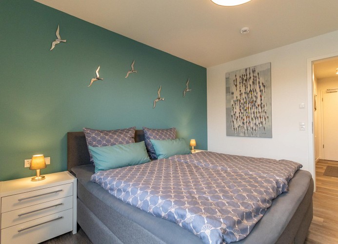 Neue Liebe Haffkrug 4 - Deine Ferien - Boxspringbett - Schlafzimmer 1