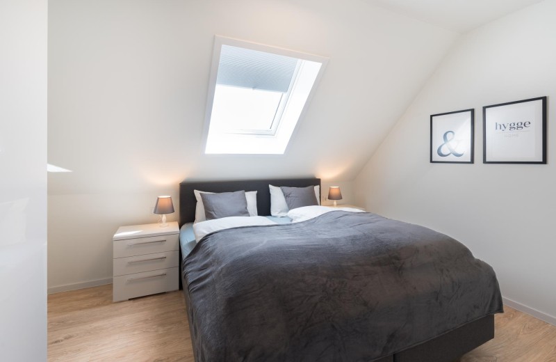 Ferienhaus Meeperle - Deine Ferien - Schlafzimmer 1 -  Boxspringbett