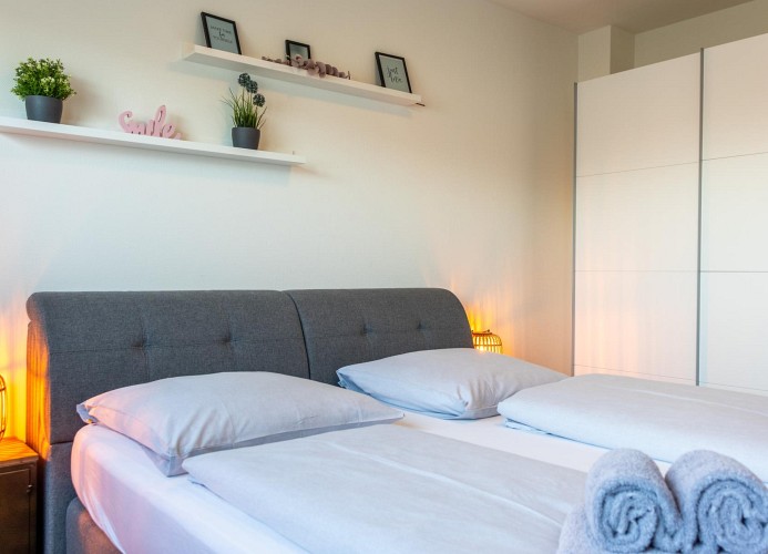 Diemelblick 17 - Deine Ferien - Boxspringbett - Schlafzimmer 1