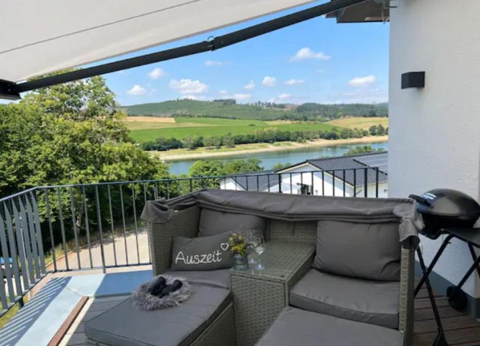  Terrasse mit Seeblick