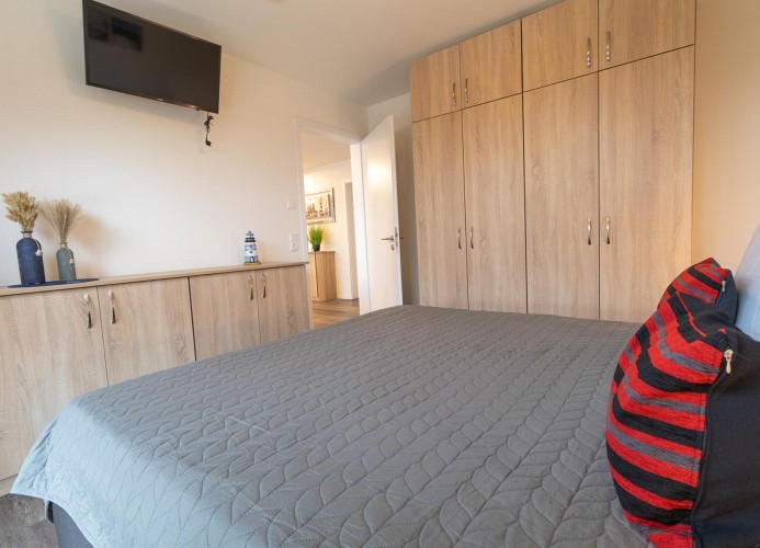 Nordseeglück 16 - Deine Ferien - Schlafzimmer mit Smart-TV
