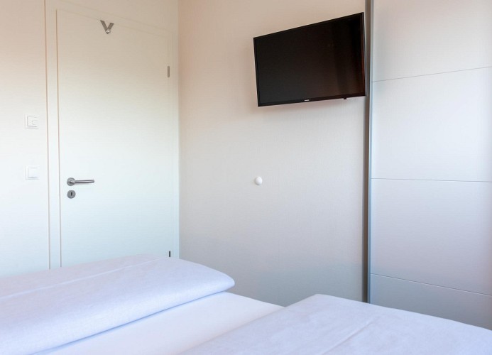 Diemelblick 17 - Deine Ferien - Fernseher - Schlafzimmer 3