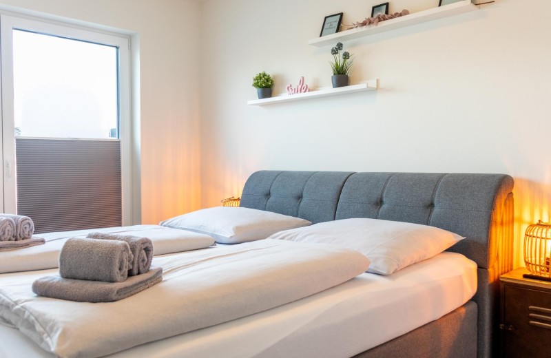 Diemelblick 17 - Deine Ferien - Boxspringbett - Schlafzimmer 1