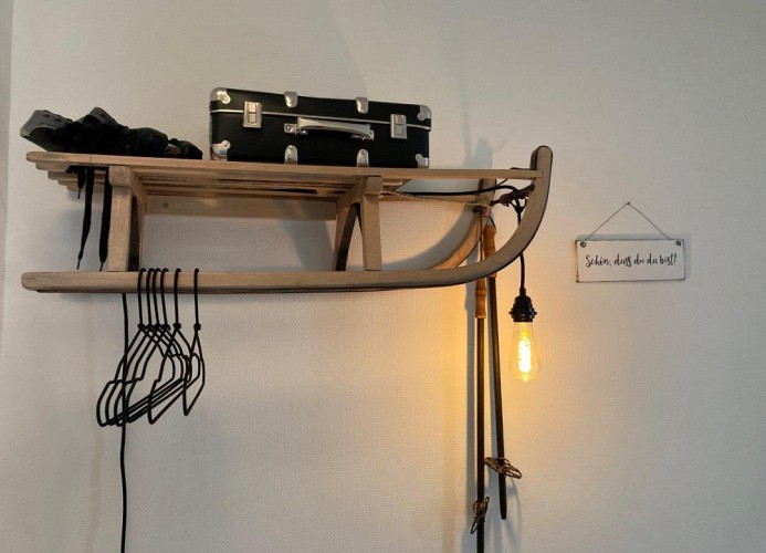 Schlitten-Garderobe