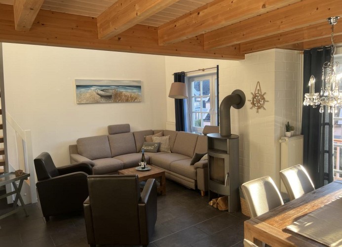 Ein Sofa und zwei Sessel