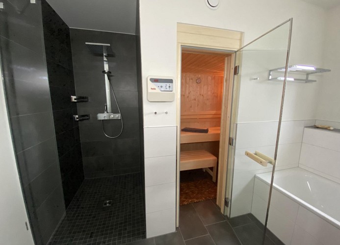 Regendusche & Sauna