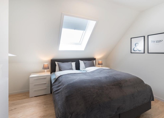 Ferienhaus Meeperle - Deine Ferien - Schlafzimmer 1 -  Boxspringbett
