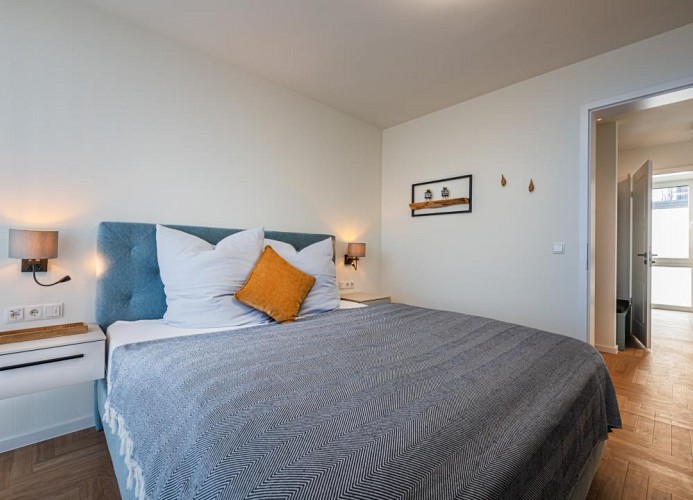 Marienlücht - Deine Ferien - Boxspringbett - Schlafzimmer 2