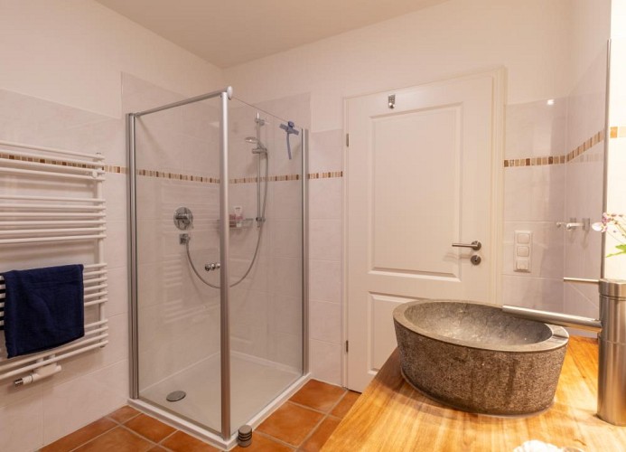 Schützenweg 3 Wohnung 2 - Deine Ferien - bodentiefe Dusche