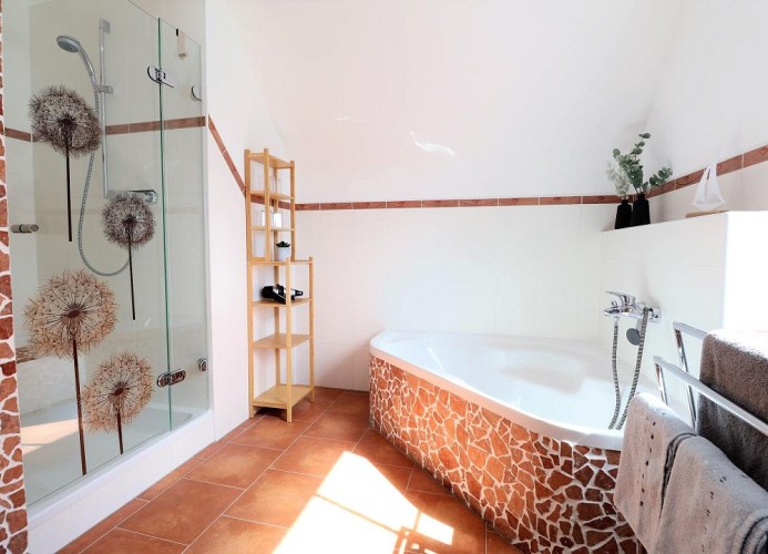 Ferienhaus Flechtdorfer Waldblick - Deine Ferien - Badewanne