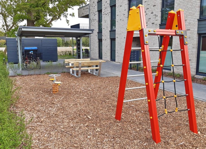Spielplatz direkt am Haus