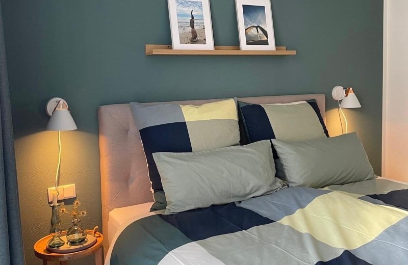 Marienlücht - Deine Ferien - Boxspringbett - Schlafzimmer 1