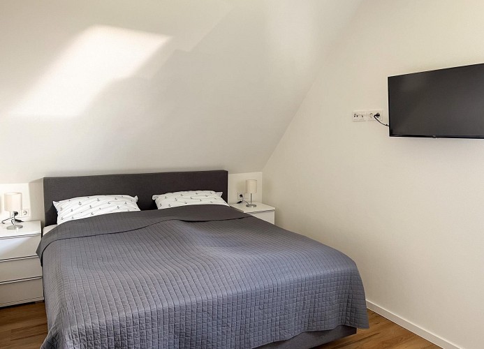 Kutterhafen 2 - Deine Ferien - Schlafzimmer mit Fernseher